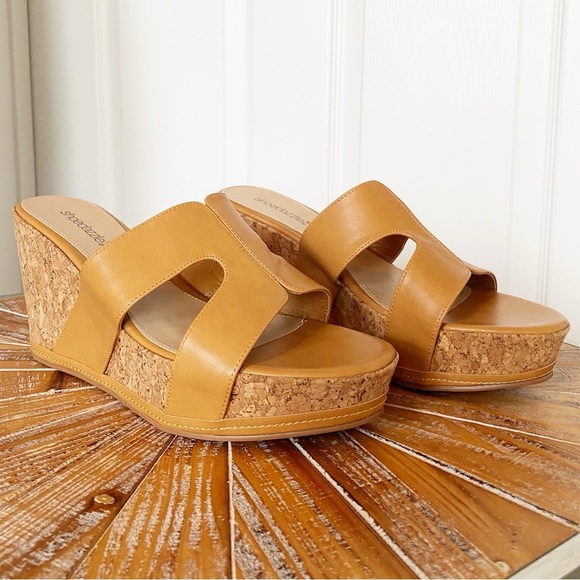 NWT Shoe Dazzle Faux Leather Slip On Cork Wedge Size 10 - Picture 1 of 14